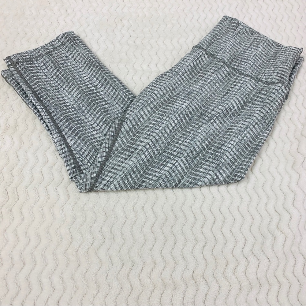 Lululemon Gray White Printed Capris Style leggings